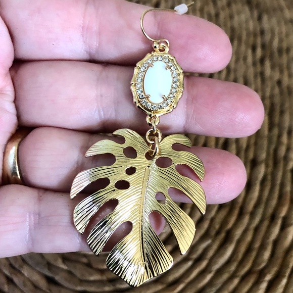 LILLY PULITZER EARRINGS NWT EXQUISITE MONSTERA LEAF  ⭐️ JUNGLE VIBE GOLD - Picture 5 of 10